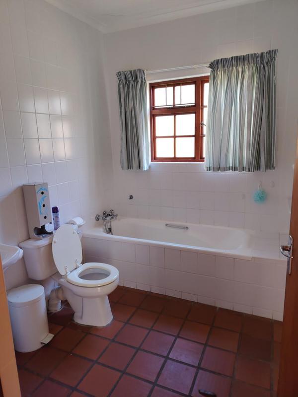 To Let 4 Bedroom Property for Rent in Onrus Western Cape